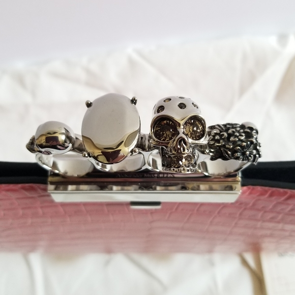 Alexander McQueen Skull Four-Ring Croc-Embossed Leather Clutch Pink - Picture 9 of 13